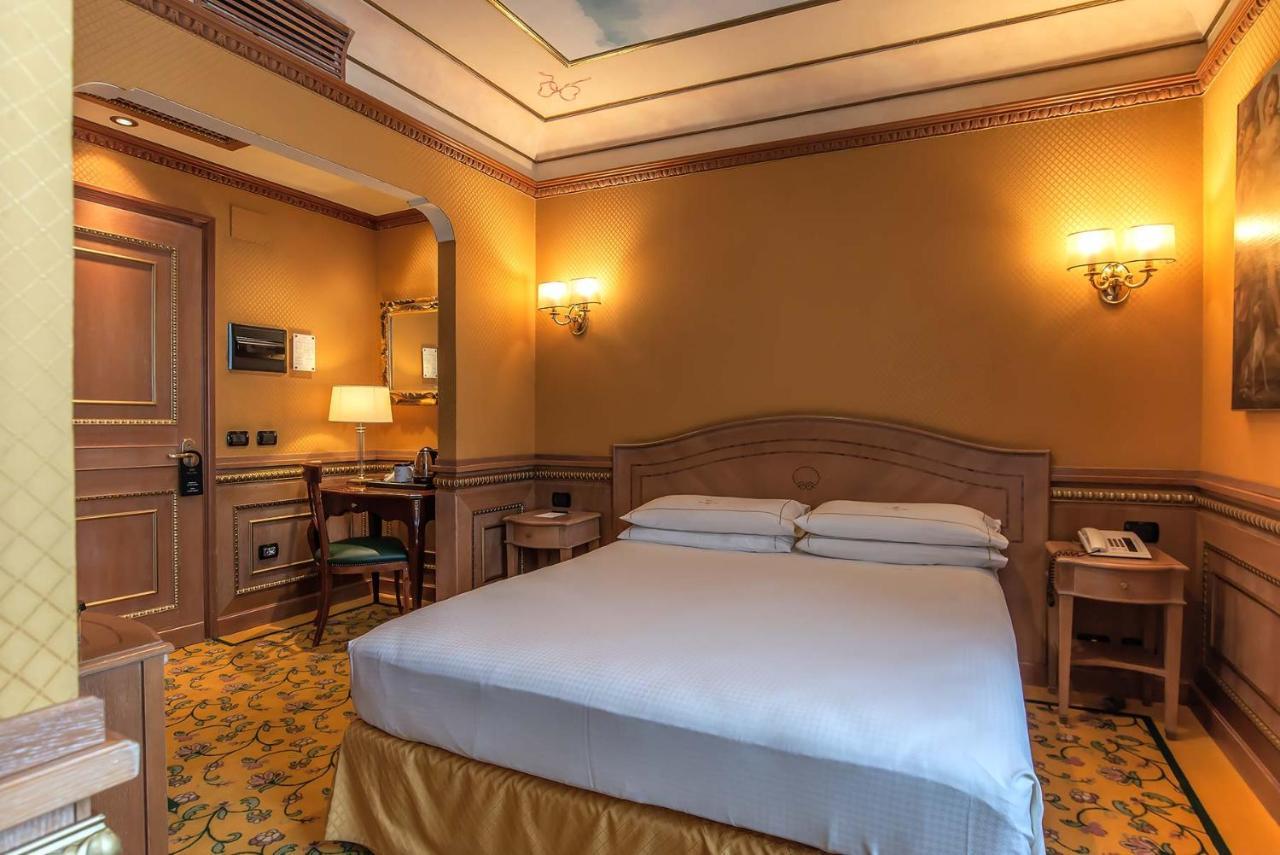 River Palace Hotel